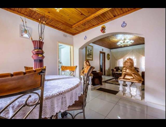 5 BEDROOM HOUSE FOR SALE IN LENASIA SOUTH